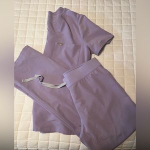 NWOT Figs Lavender Scrubs Large Top Medium Tall pant